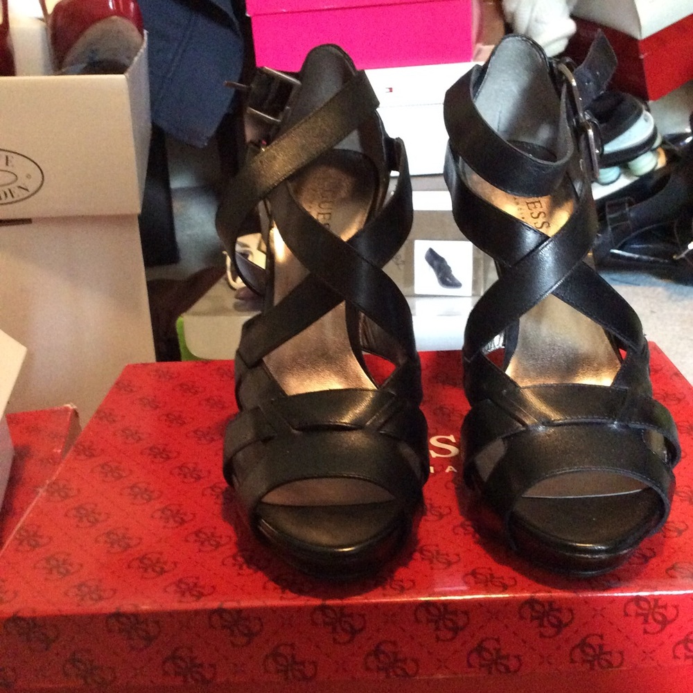 *++ FINAL SALE*****GUESS    BLACK STRAPPY HEELs
